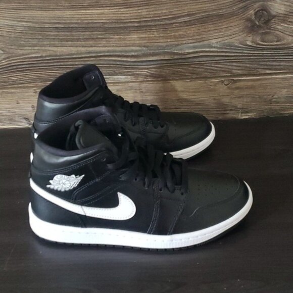 New Nike Air Jordan 1 Mid Womens Black Sneakers Size 7 Streetwear Casual - Picture 5 of 10